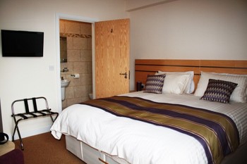 Wingfield Hotel double room.jpg