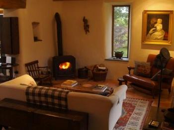 Dolaumaen-Isaf-sittingroom.jpg